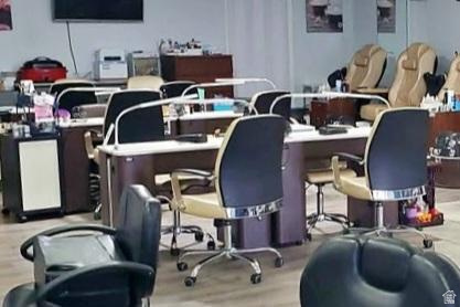 CARRIAGE SQUARE - Commercial Sale