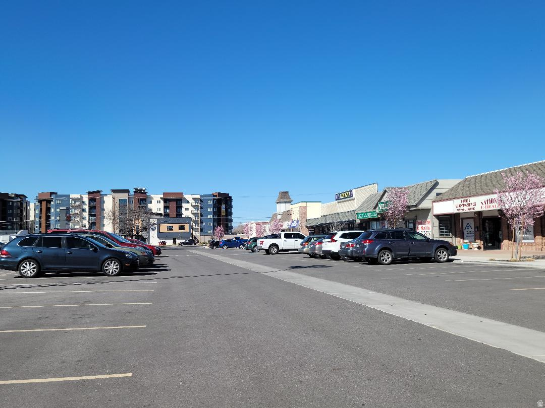 CARRIAGE SQUARE - Commercial Sale