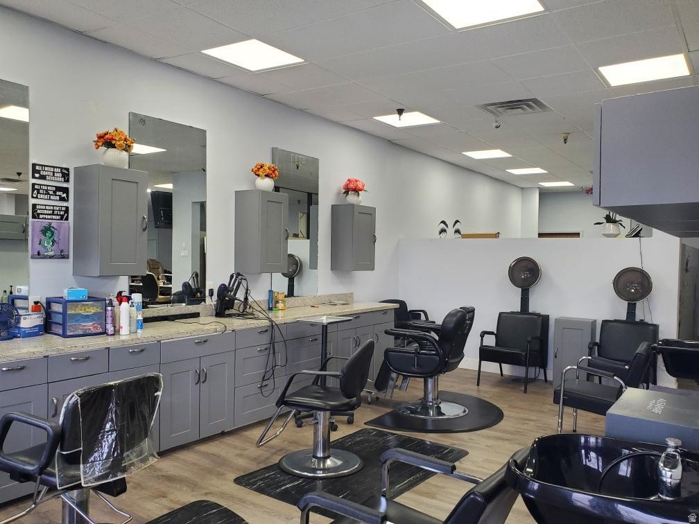 CARRIAGE SQUARE - Commercial Sale