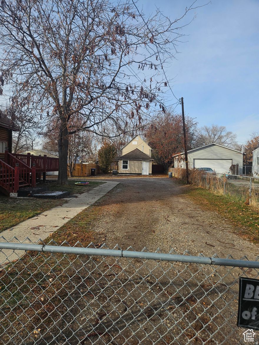 Recently remodeled! Move in ready!  New Furnace, A.C., Kitchen Cabinets, Stainless Steel Appliances, Quartz Countertops, Water Heater, Carpet, Tile, Fresh Paint, Updated Kitchen and Bathrooms. Sits on a third acre lot in a great location close to downtown, restaurants and shopping.