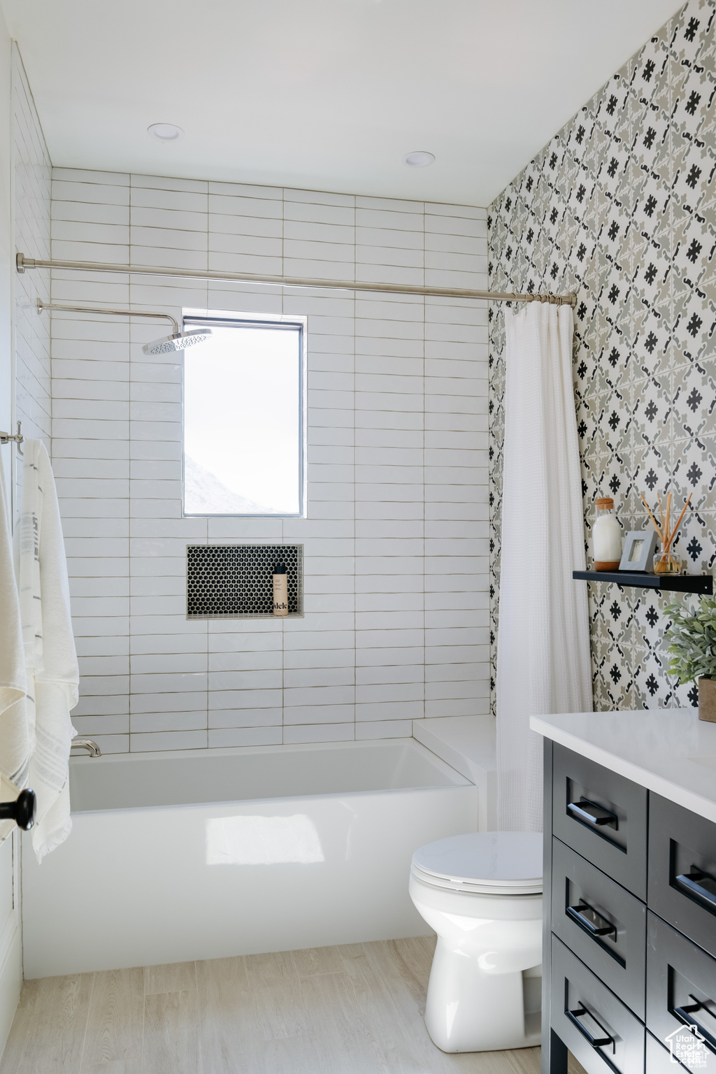 MOCCASIN FLATS - Residential