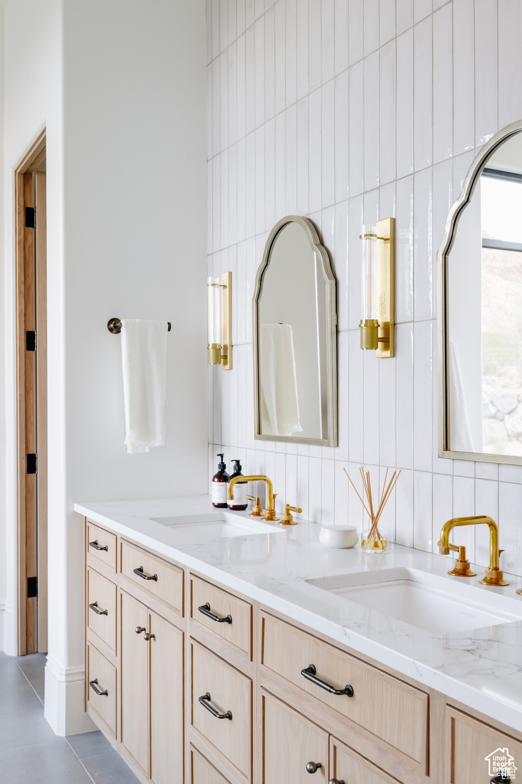 MOCCASIN FLATS - Residential