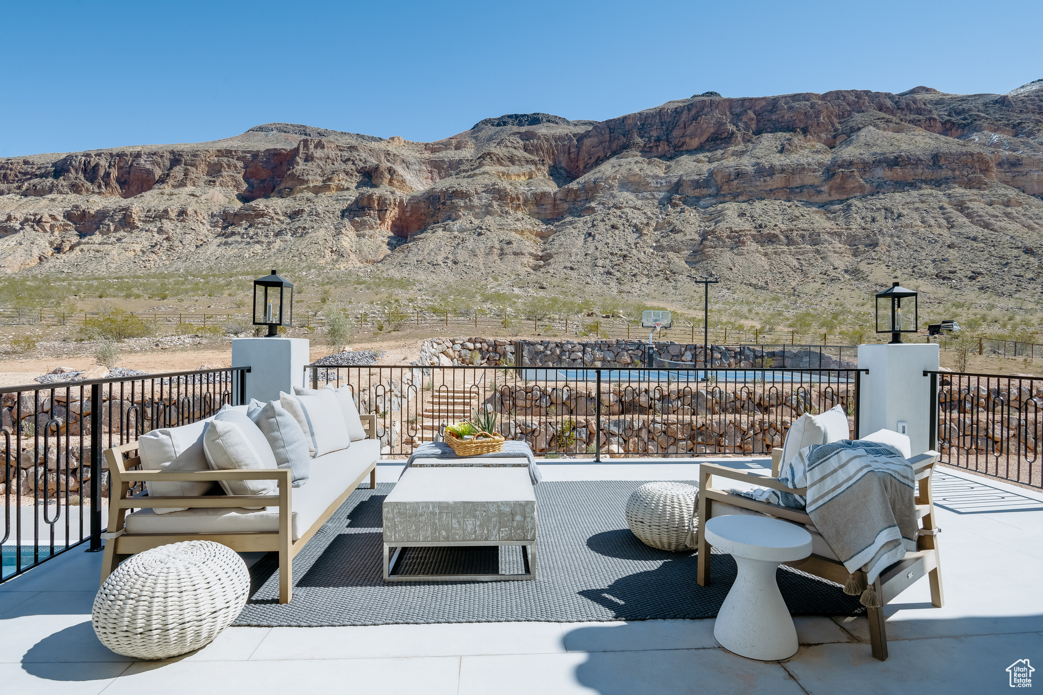 MOCCASIN FLATS - Residential