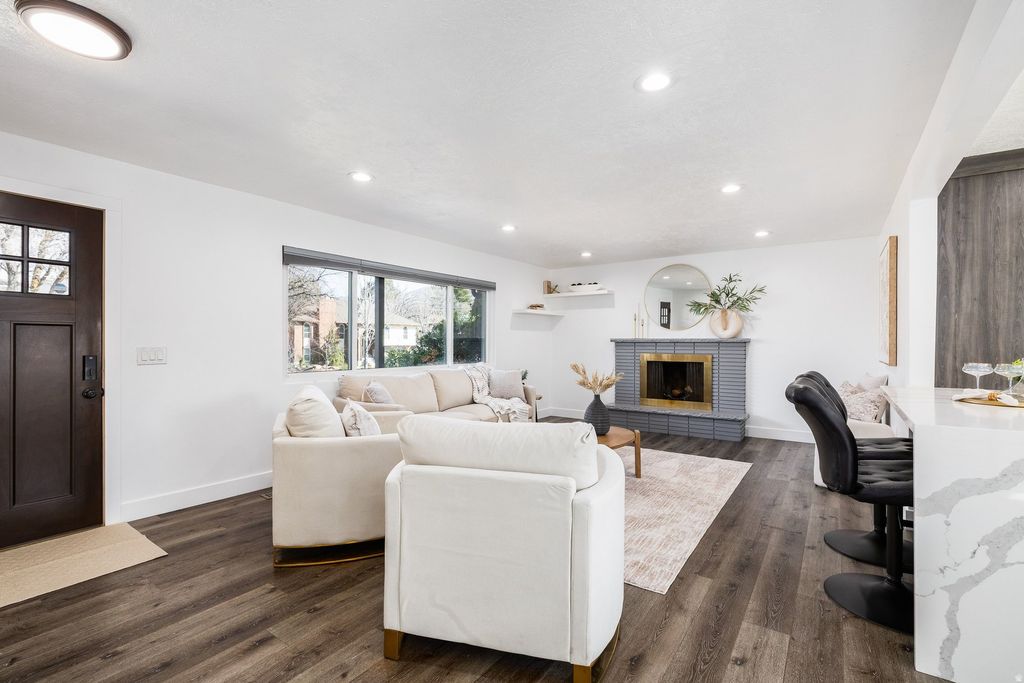 Photo of 340 E BRAHMA DR, Salt Lake City, UT 84107 (MLS # 2132411)