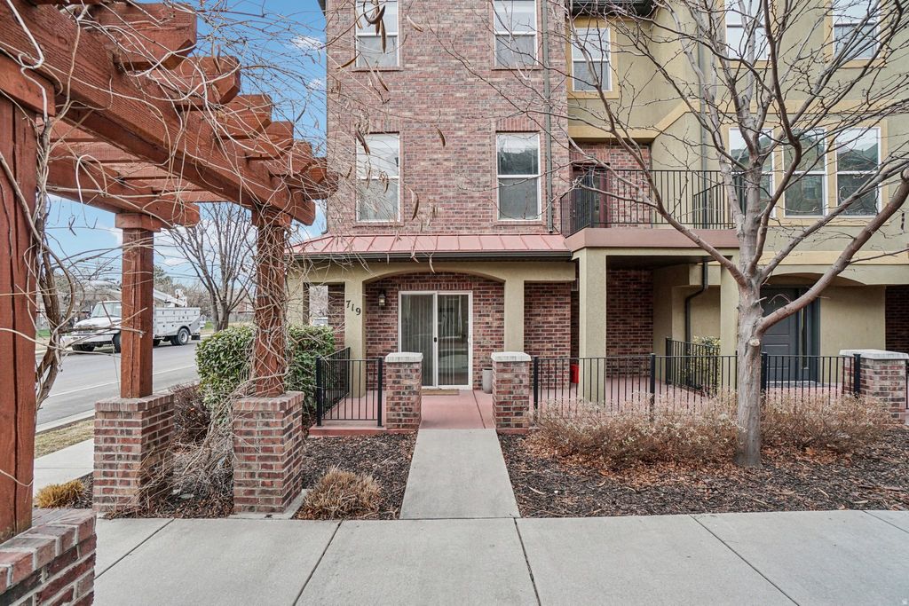 Photo of 719 W KIRKBRIDE AVE, Salt Lake City, UT 84119 (MLS # 2135938)