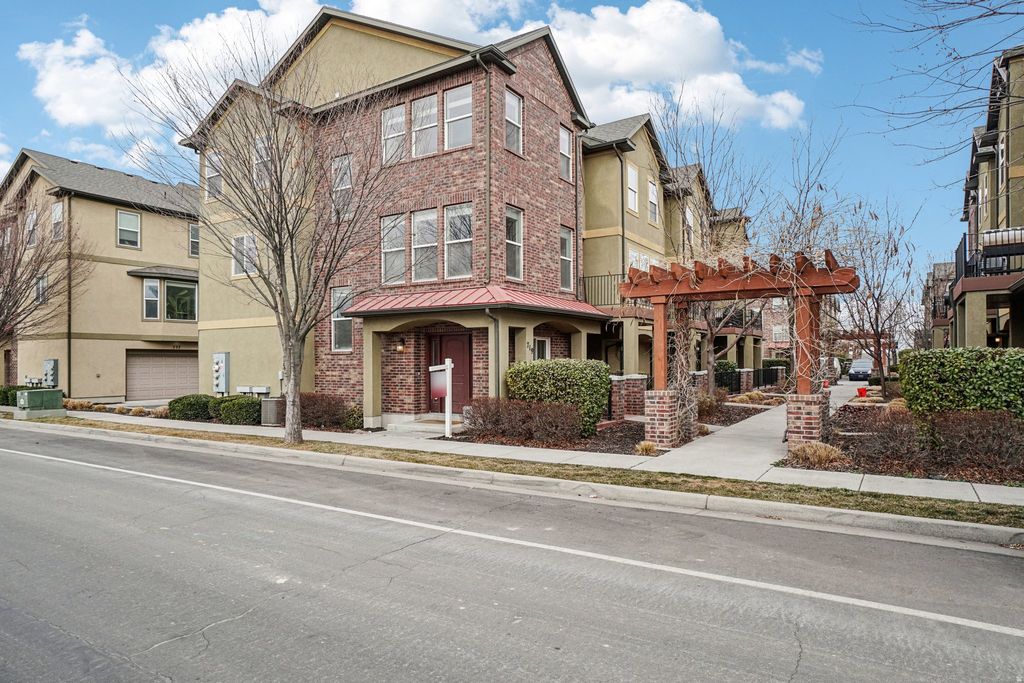 Photo of 719 W KIRKBRIDE AVE, Salt Lake City, UT 84119 (MLS # 2135938)