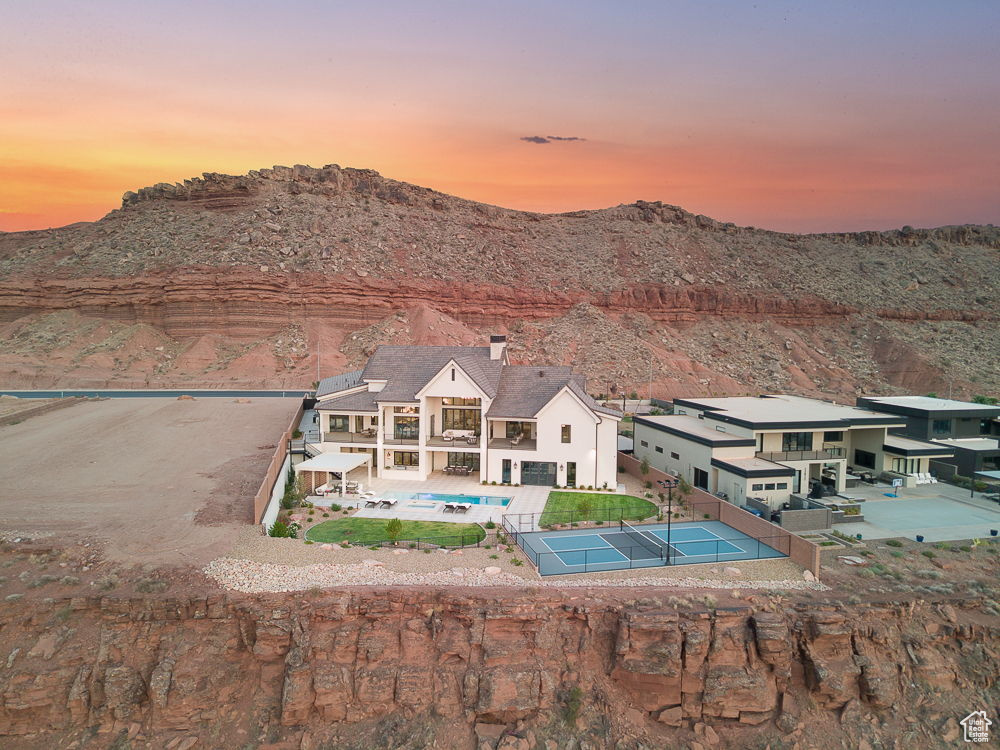 BANDED HILLS - Residential