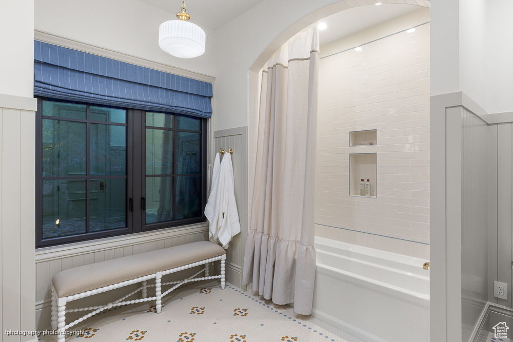 BANDED HILLS - Residential