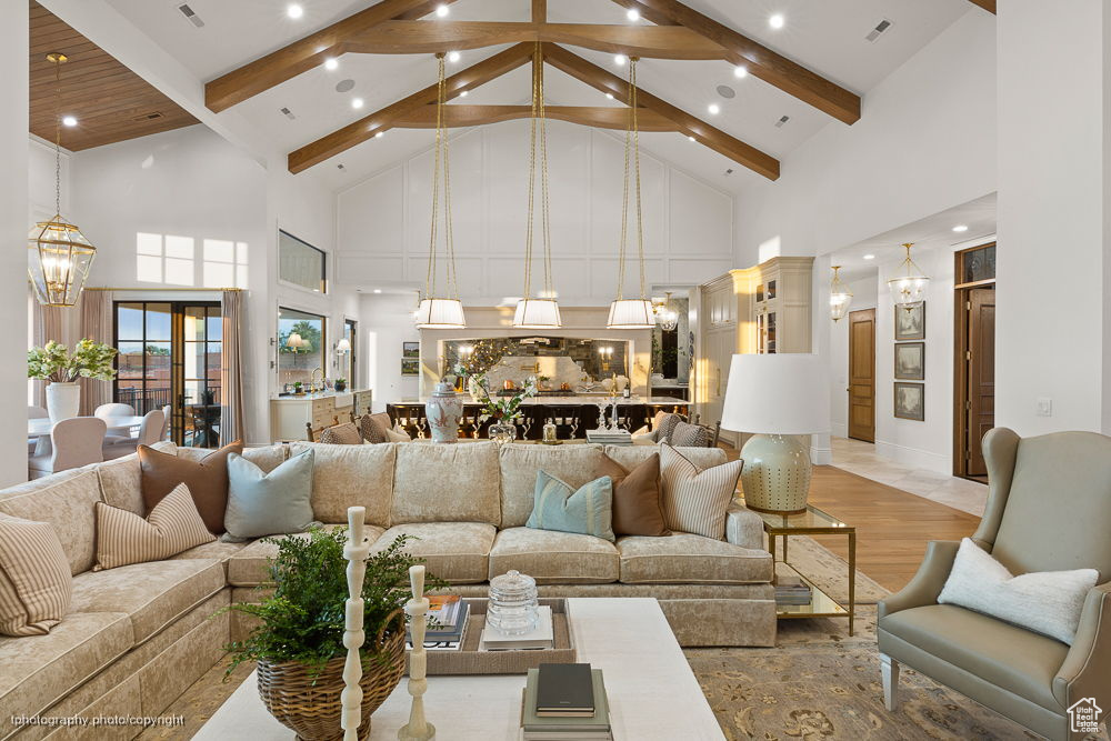 BANDED HILLS - Residential