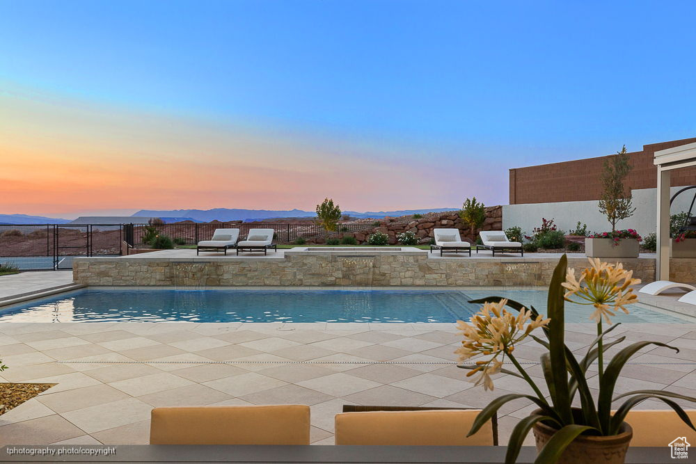 BANDED HILLS - Residential