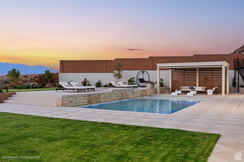 BANDED HILLS - Residential