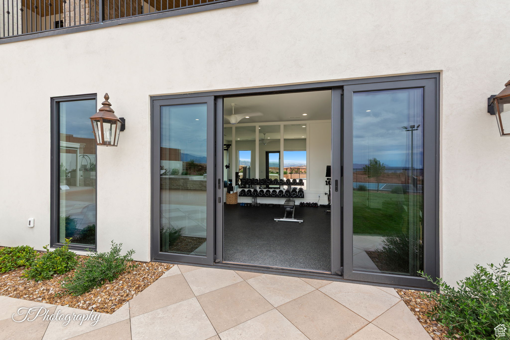 BANDED HILLS - Residential