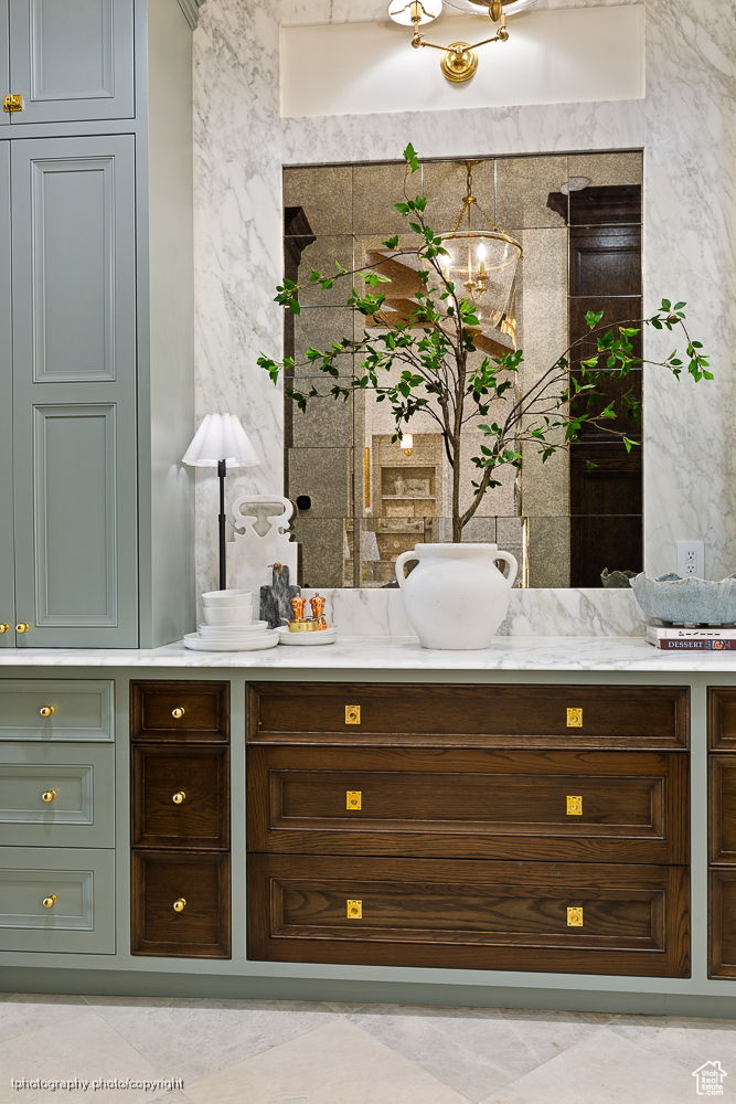 BANDED HILLS - Residential