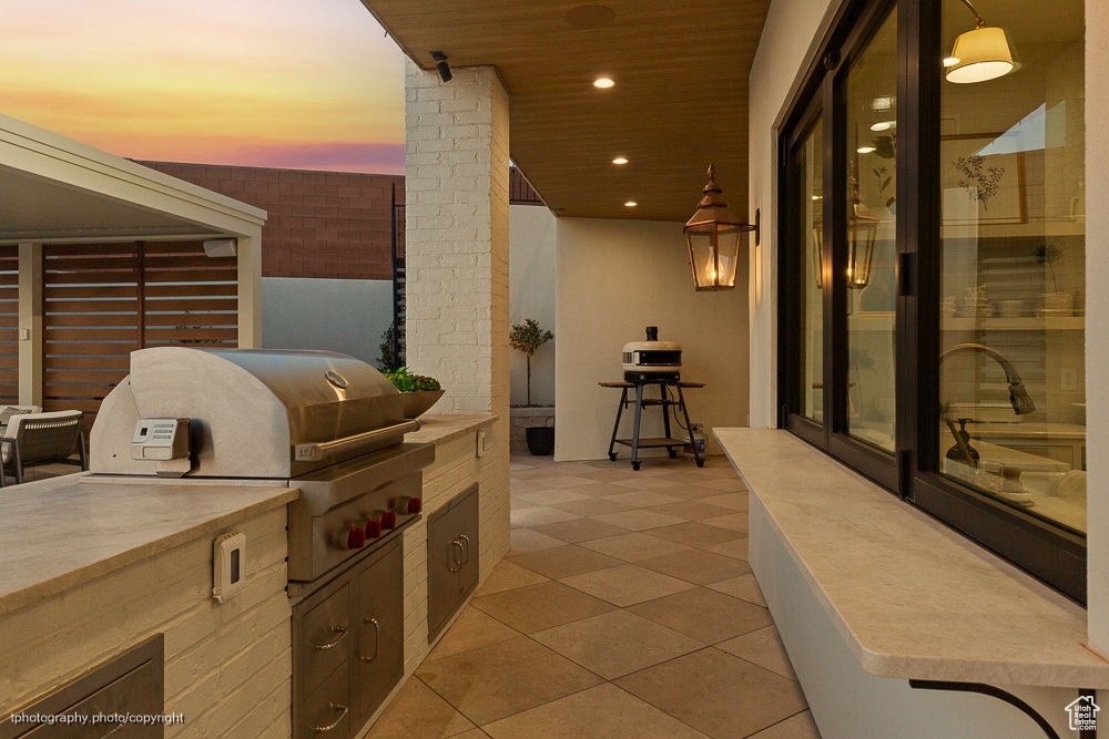 BANDED HILLS - Residential