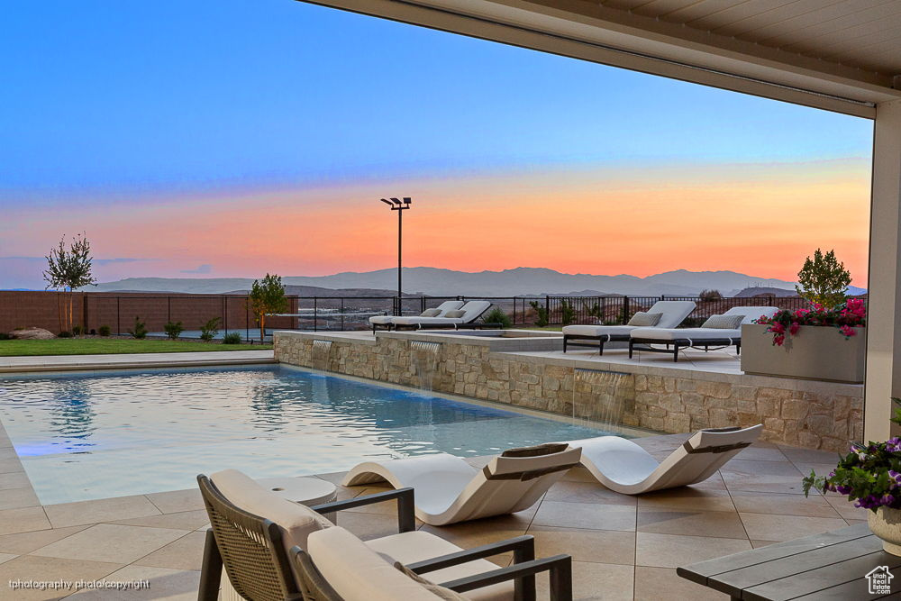 BANDED HILLS - Residential