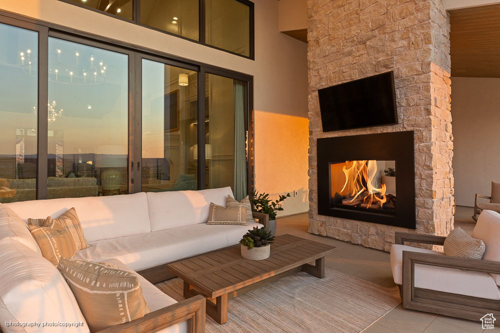 BANDED HILLS - Residential