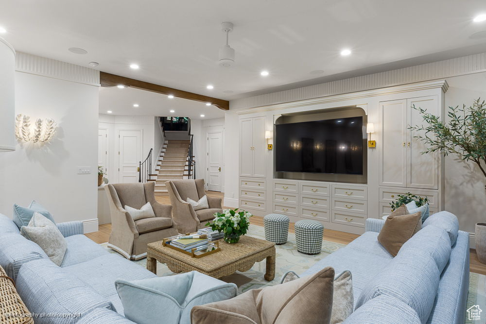 BANDED HILLS - Residential