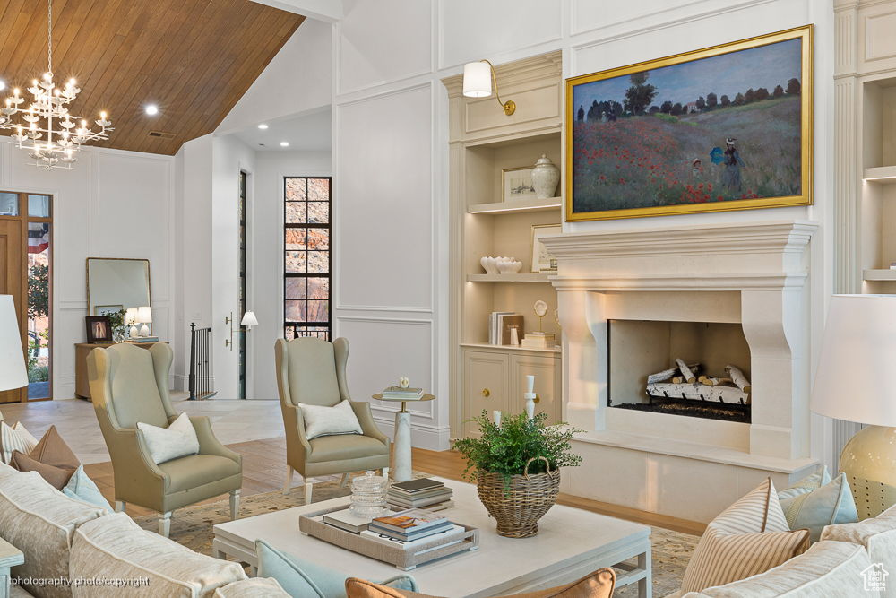 BANDED HILLS - Residential