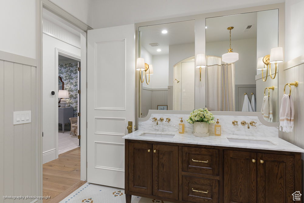 BANDED HILLS - Residential