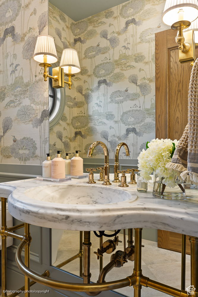 BANDED HILLS - Residential