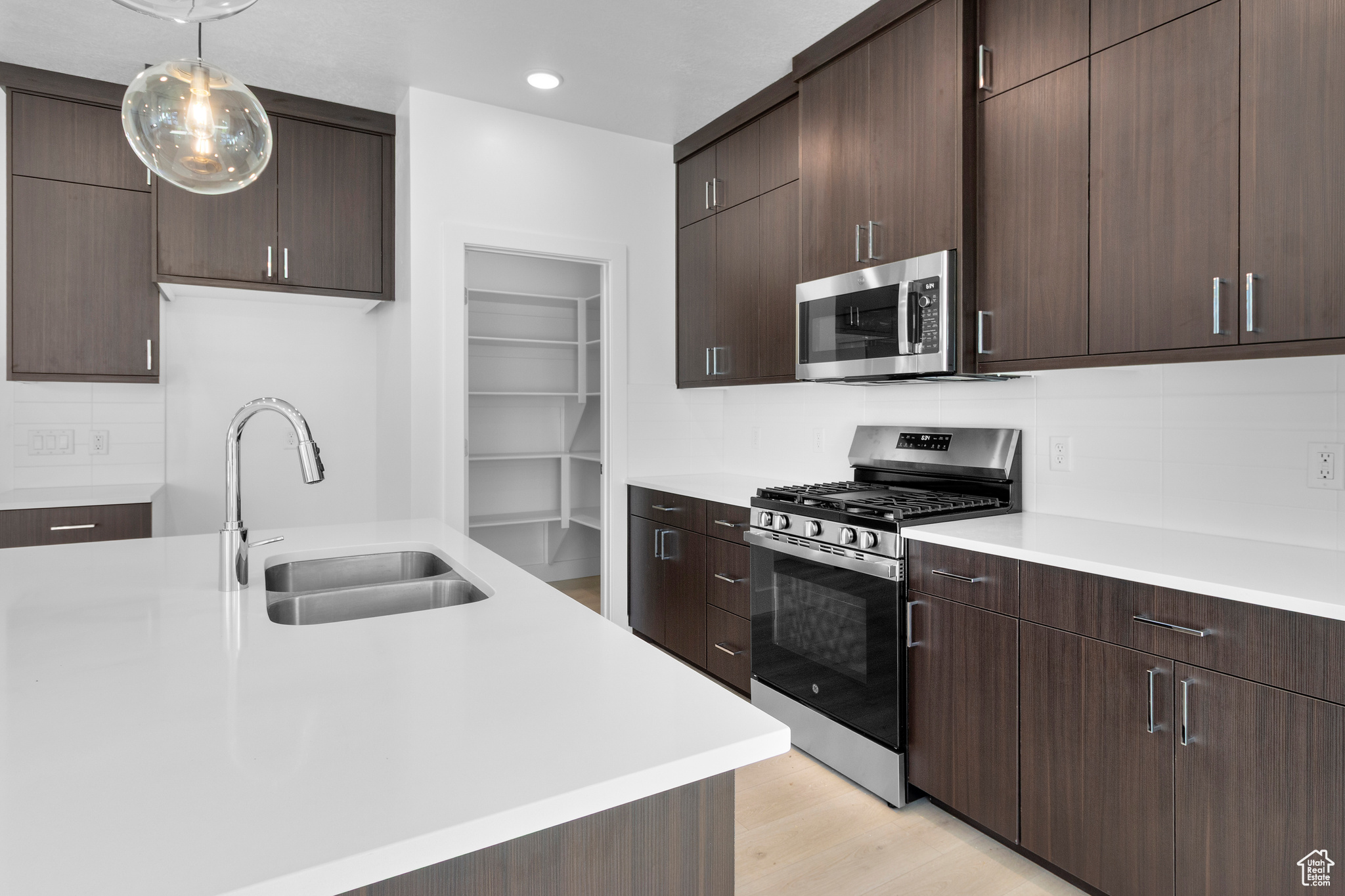 RIVERS EDGE - Residential