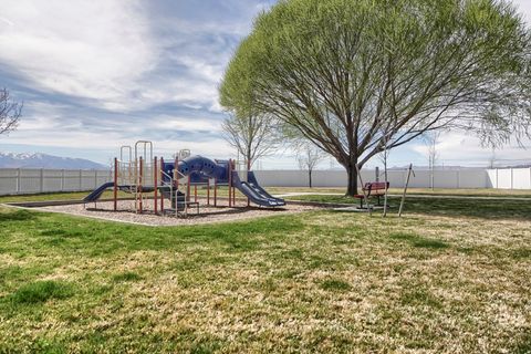 Tiny photo for 124 BIRMINGHAM LN, North Salt Lake, UT 84054 (MLS # 2147194)