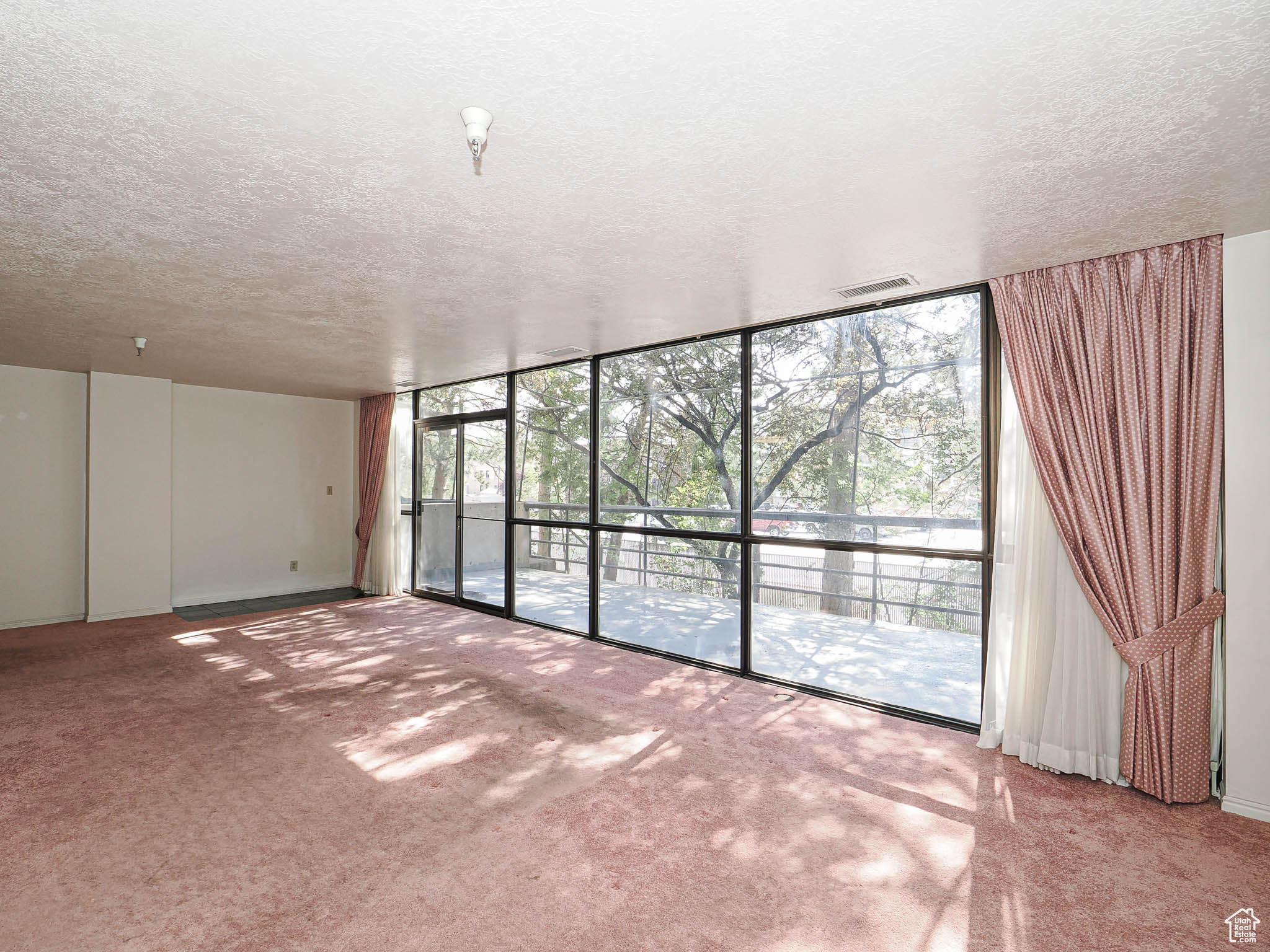 GOVERNORS PLAZA - Residential
