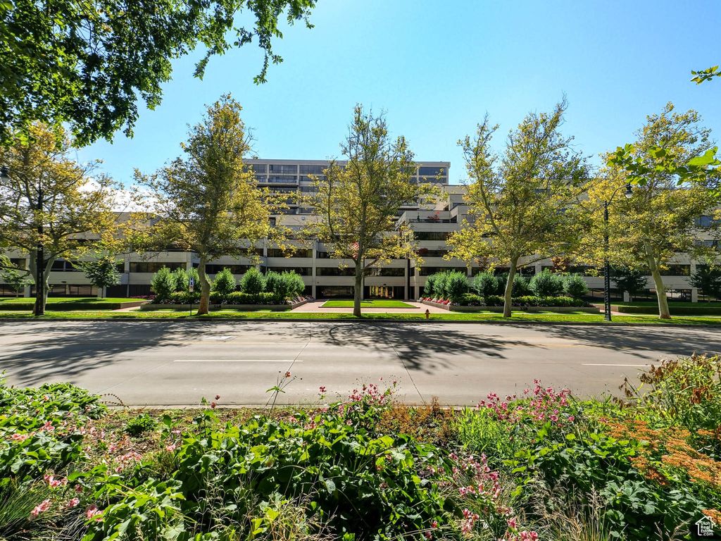 Photo of 560 E SOUTH TEMPLE St #C101, Salt Lake City, UT 84102 (MLS # 2116196)