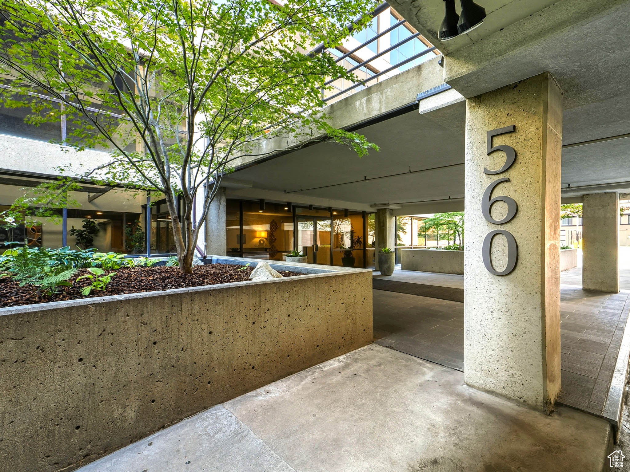GOVERNORS PLAZA - Residential