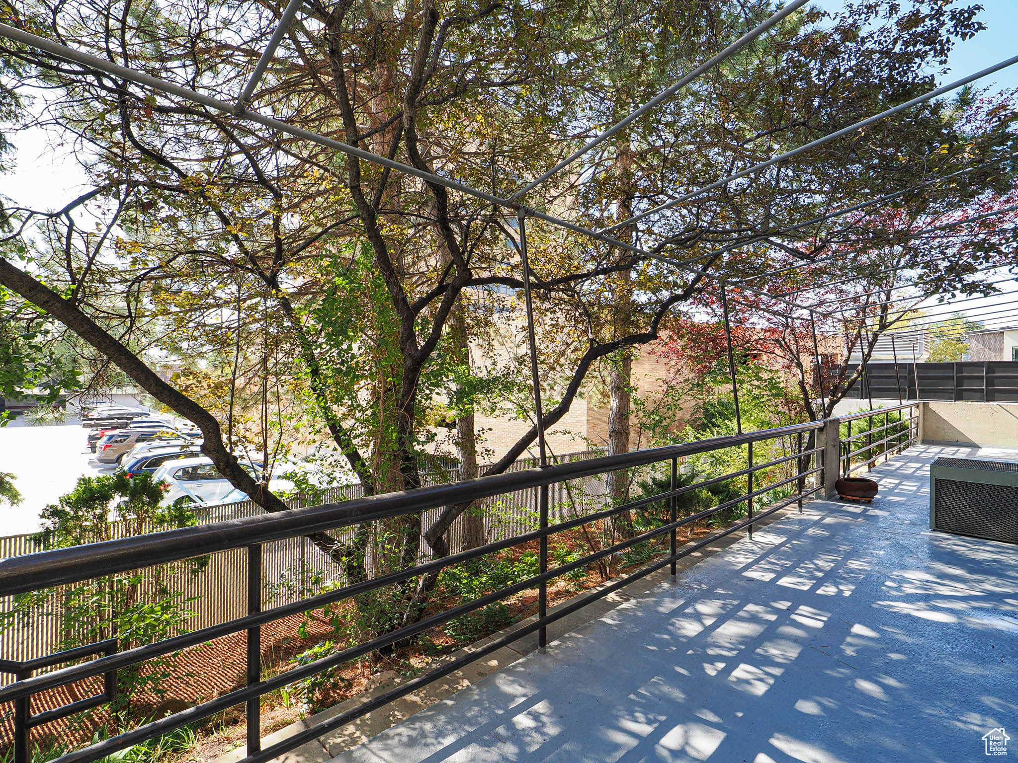 GOVERNORS PLAZA - Residential