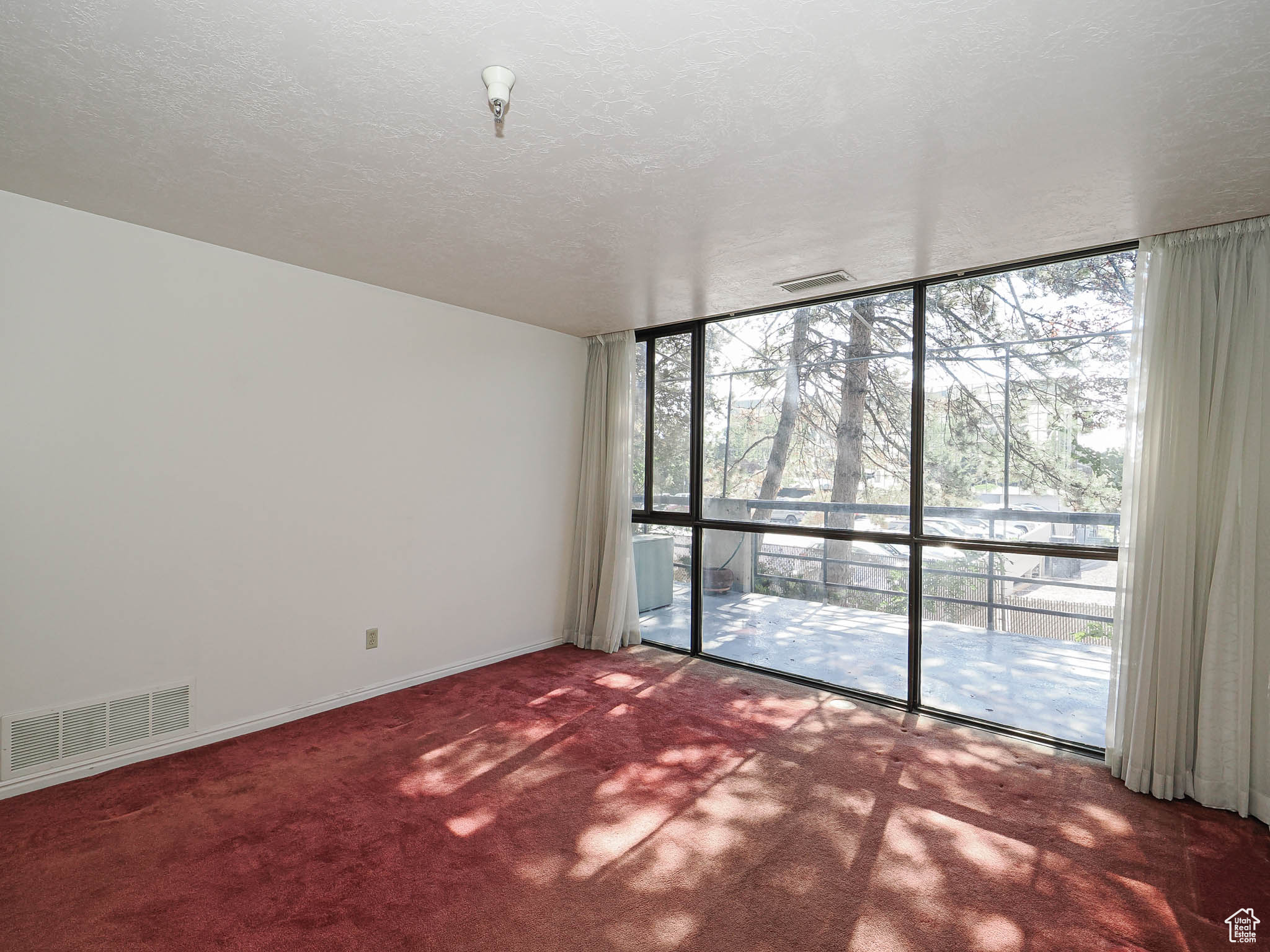 GOVERNORS PLAZA - Residential