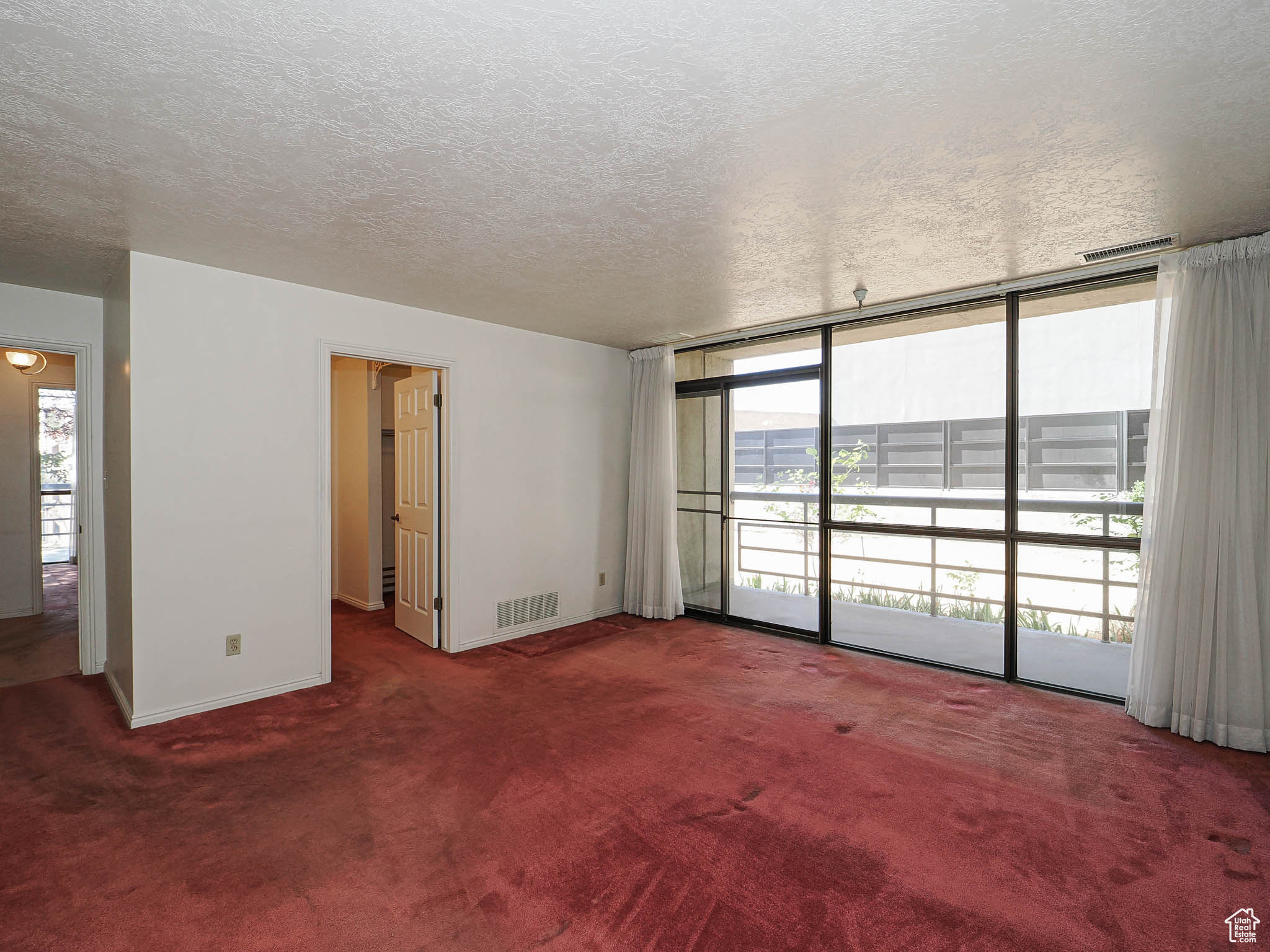 GOVERNORS PLAZA - Residential