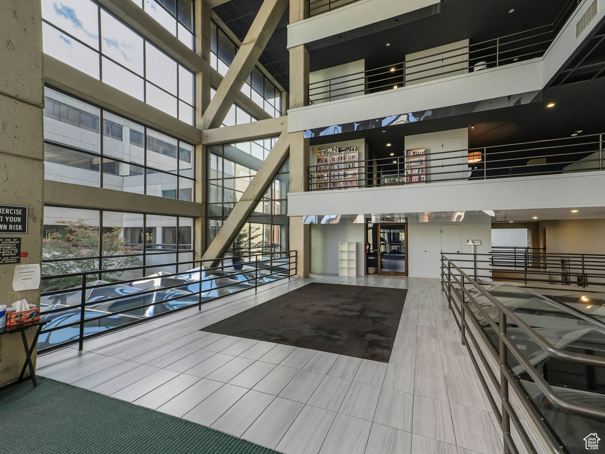 GOVERNORS PLAZA - Residential