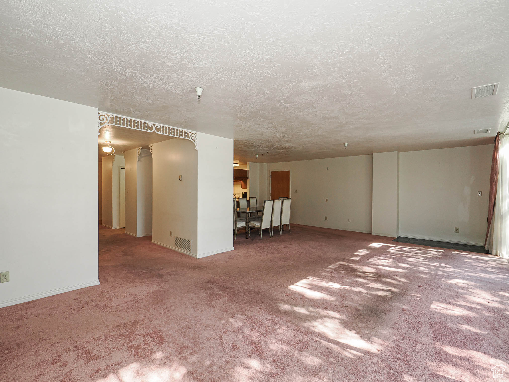 GOVERNORS PLAZA - Residential