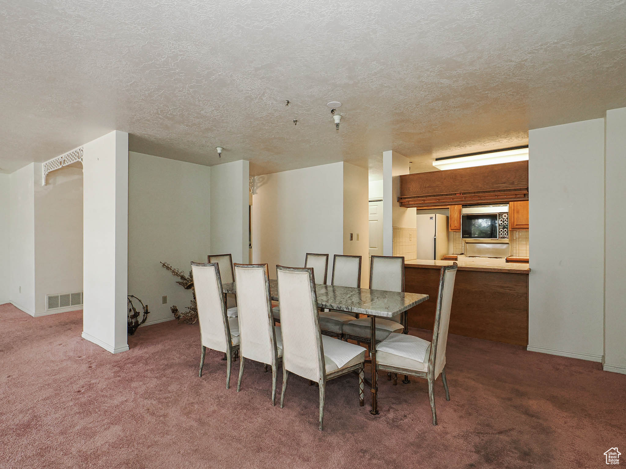 GOVERNORS PLAZA - Residential