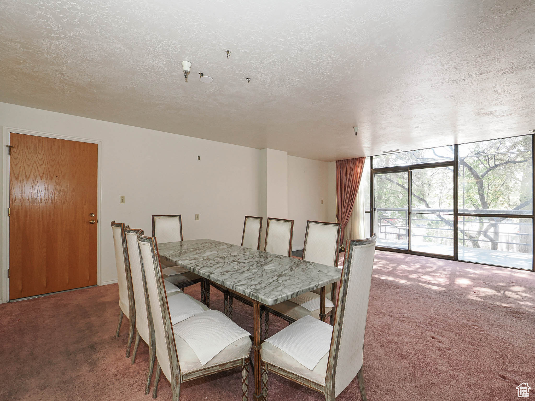 GOVERNORS PLAZA - Residential
