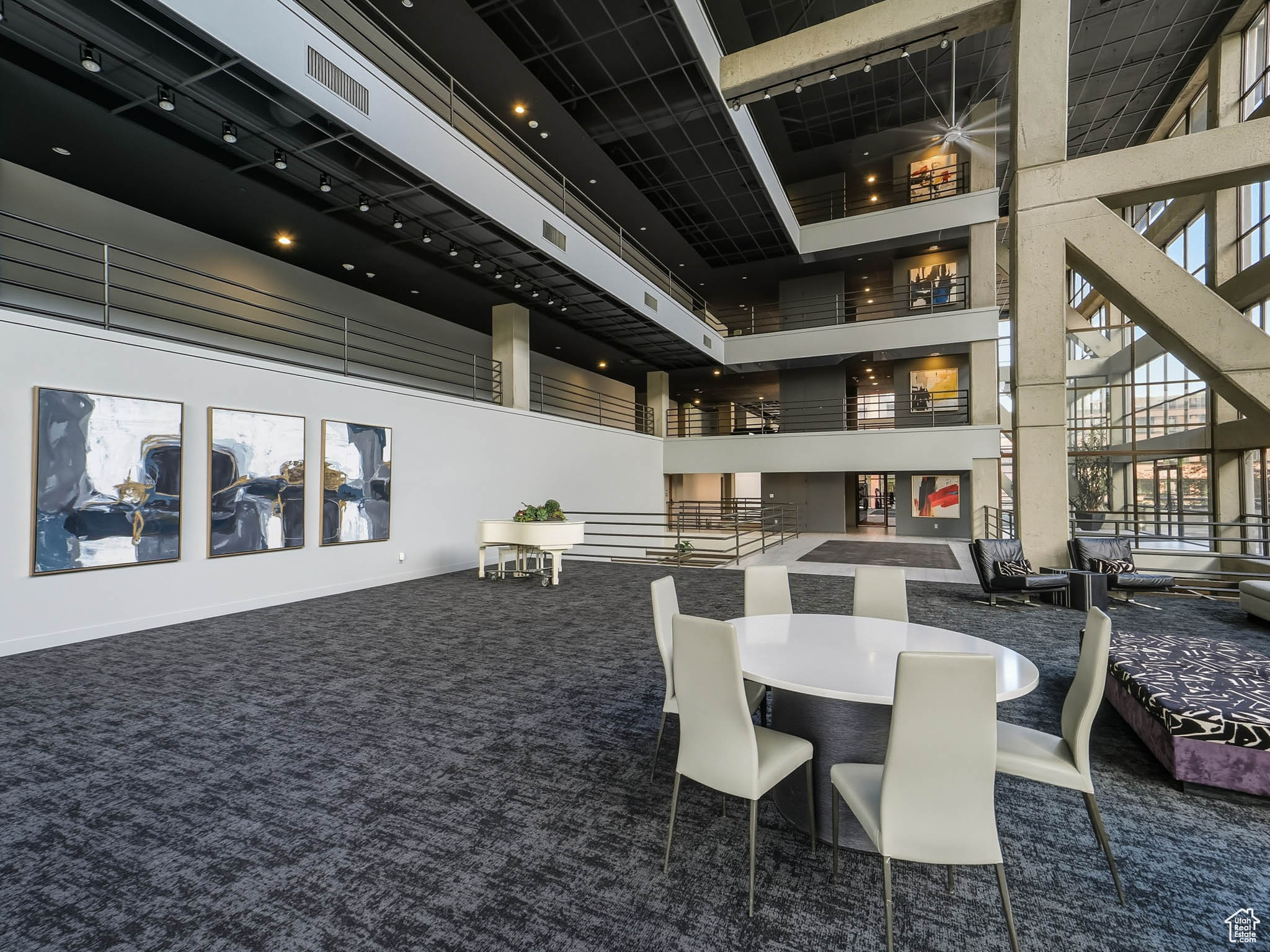 GOVERNORS PLAZA - Residential