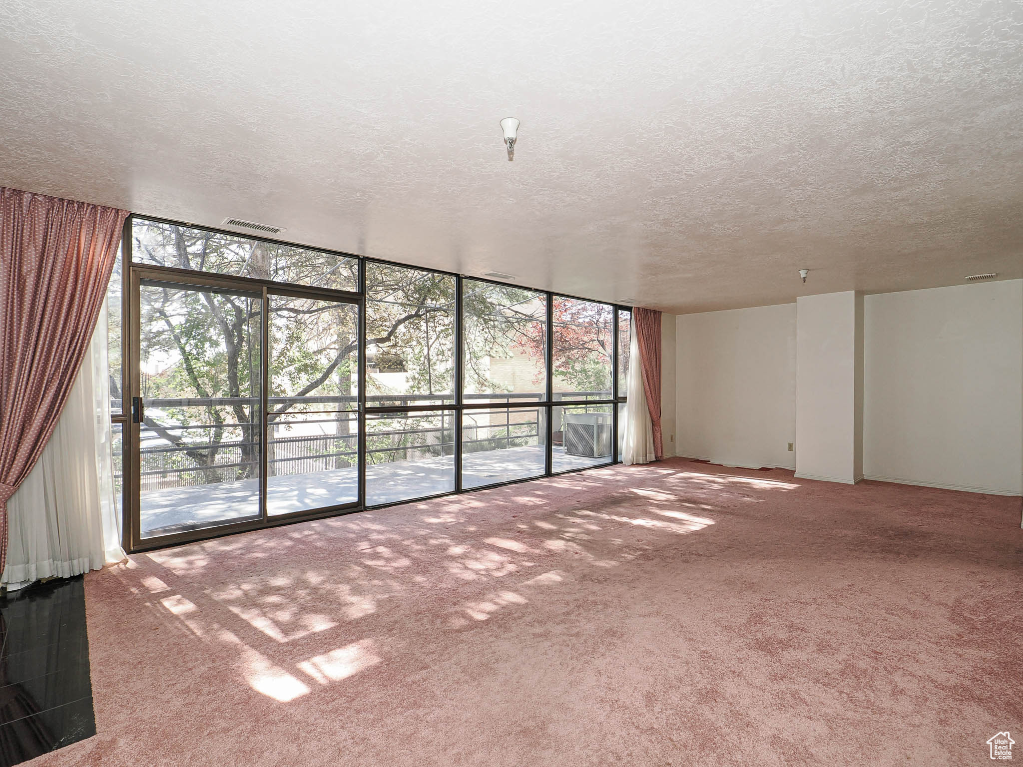 GOVERNORS PLAZA - Residential