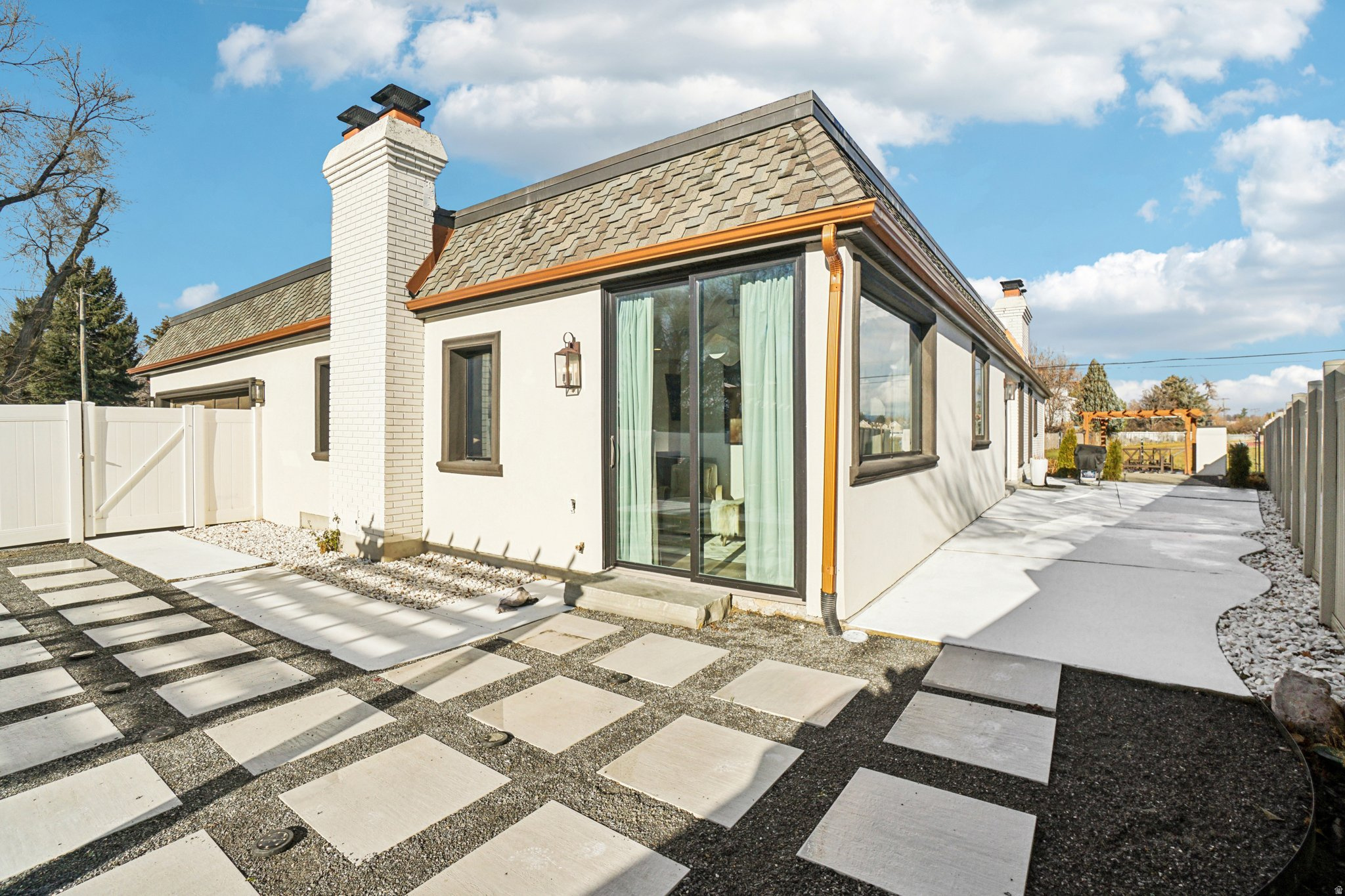 LAKEWOOD - Residential