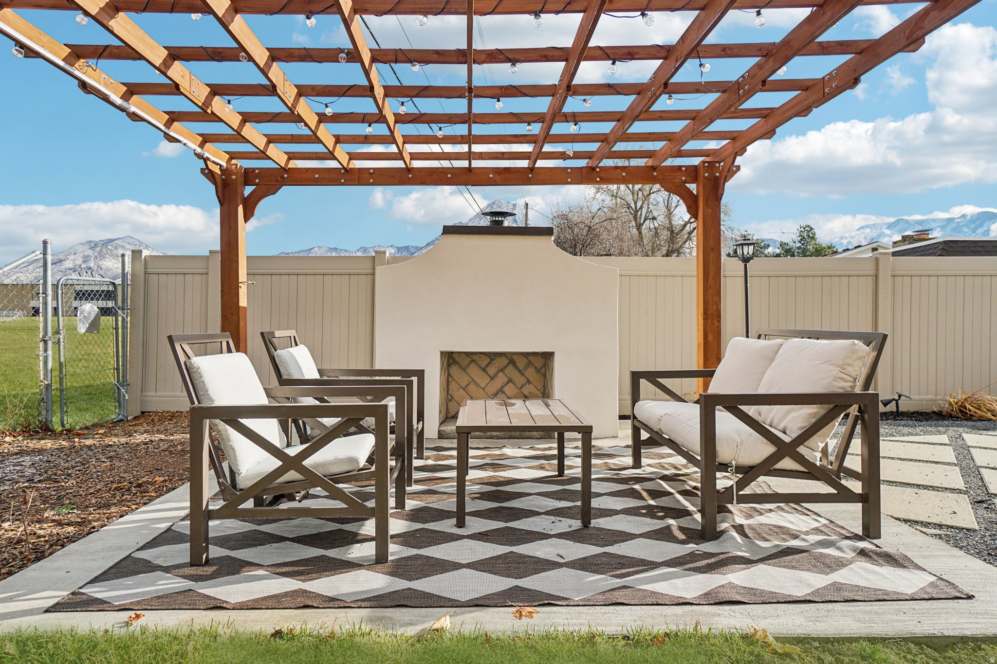 LAKEWOOD - Residential