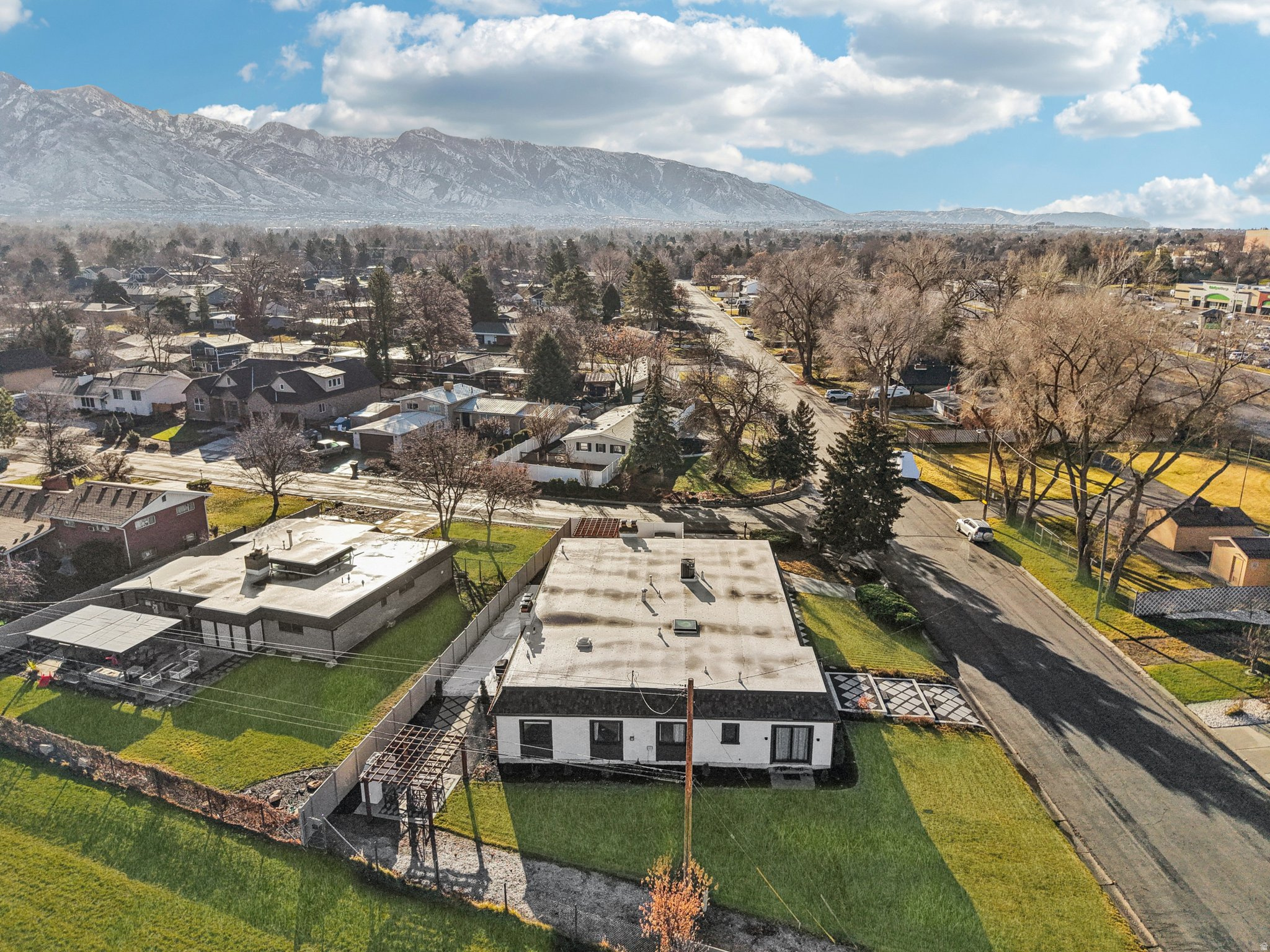 LAKEWOOD - Residential