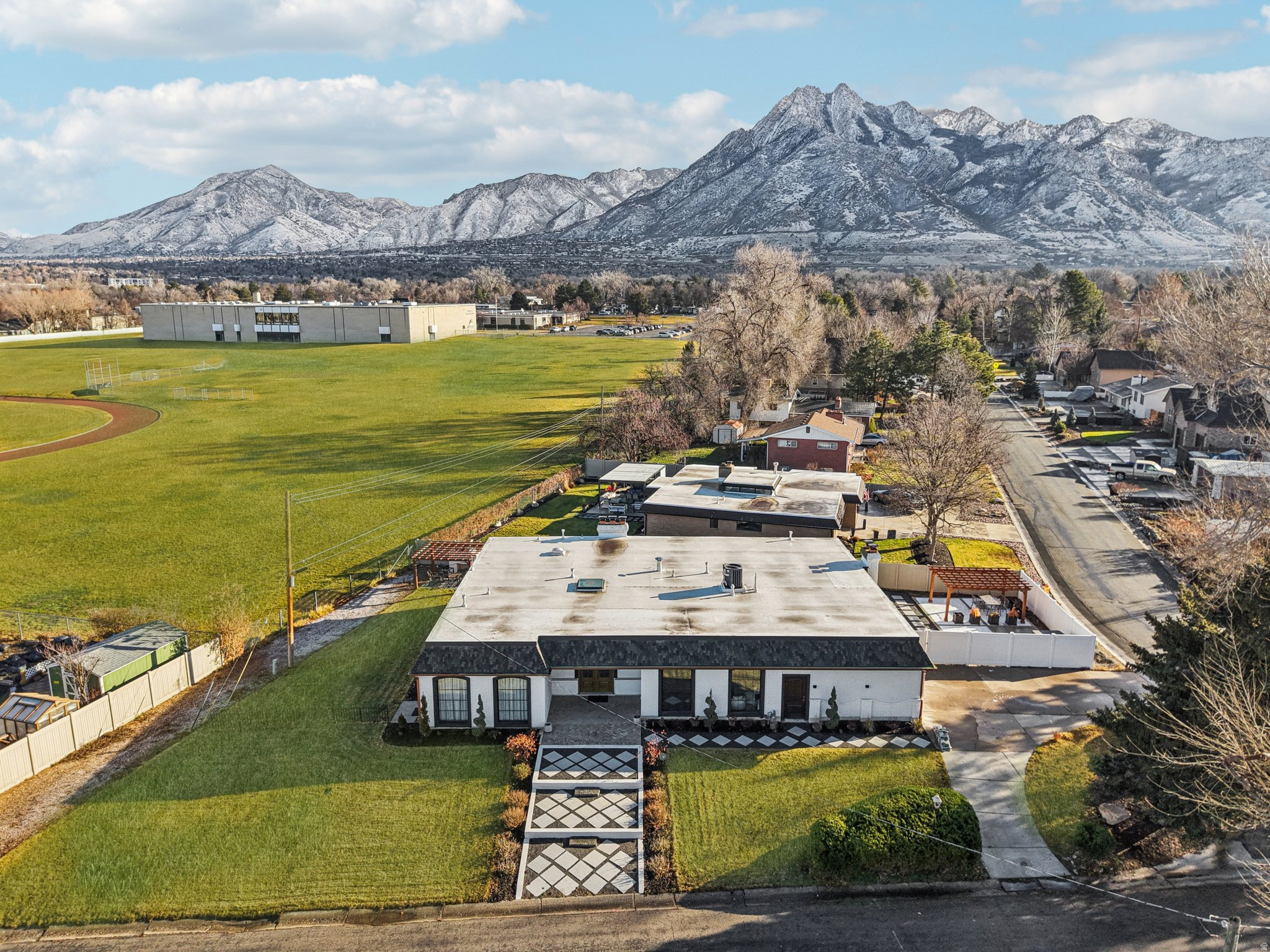 LAKEWOOD - Residential