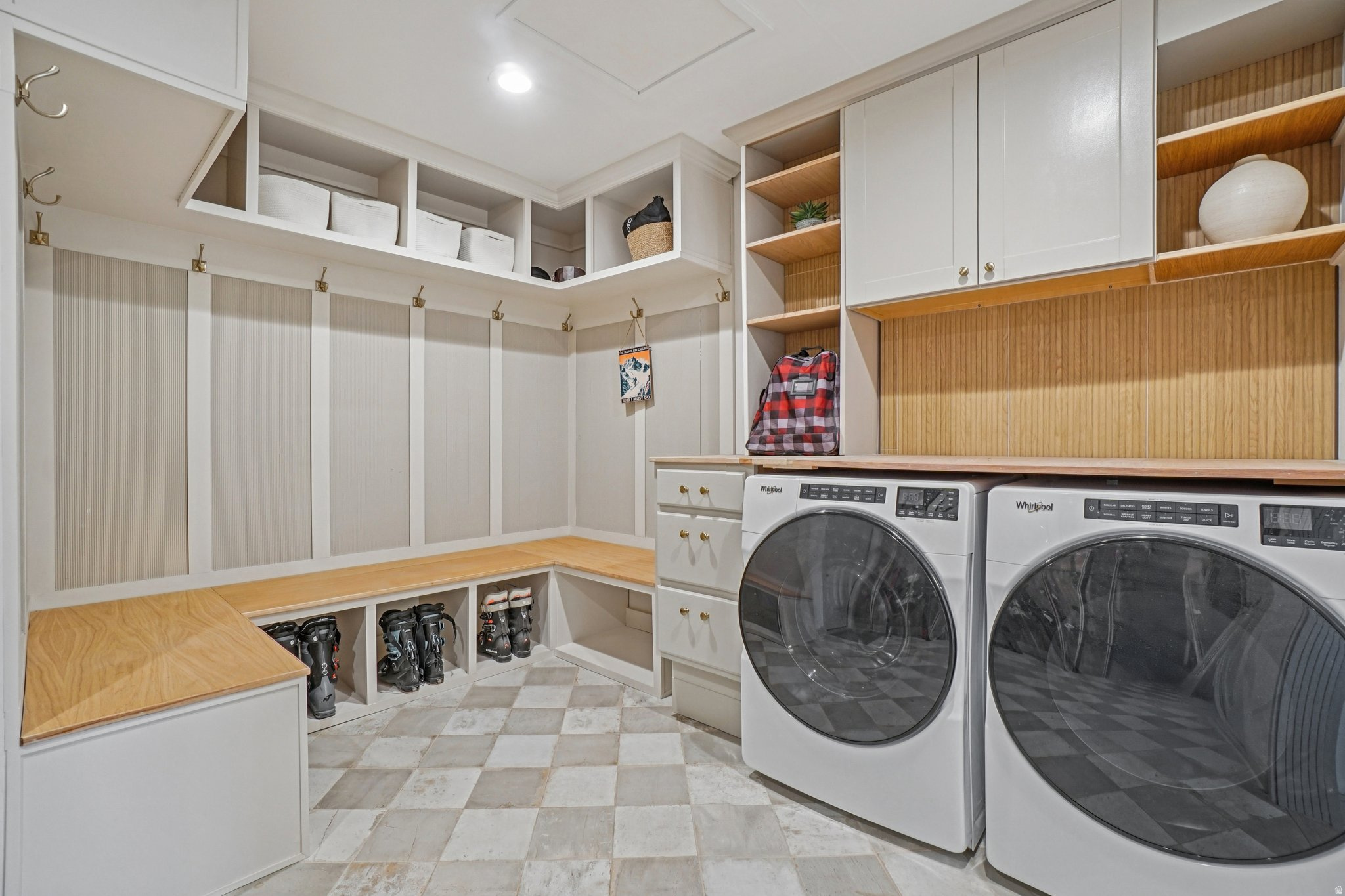 LAKEWOOD - Residential