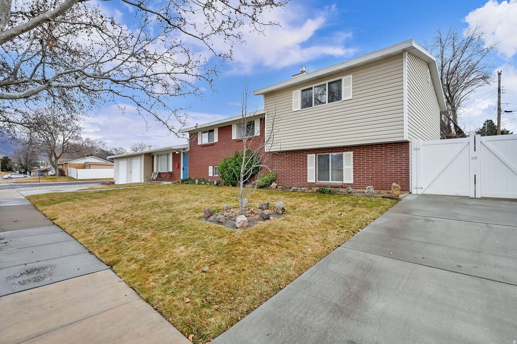 Photo of 209 W 5200 S, Washington Terrace, UT 84405 (MLS # 2137054)
