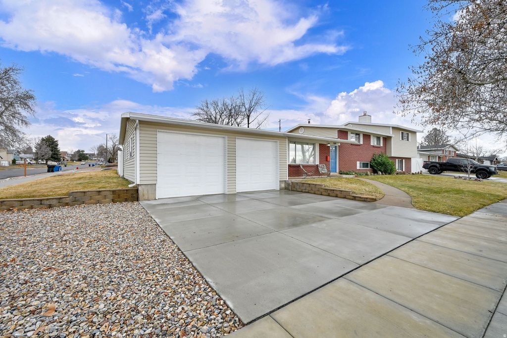 Photo of 209 W 5200 S, Washington Terrace, UT 84405 (MLS # 2137054)