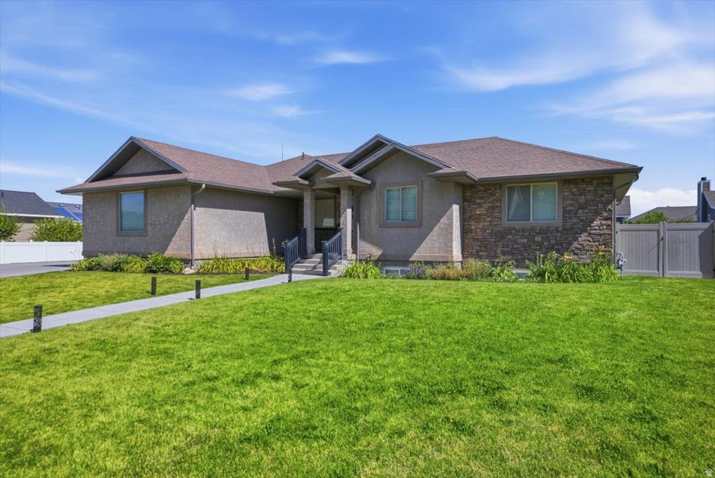 Photo of 221 W 400 N, Hyde Park, UT 84318 (MLS # 2170528)
