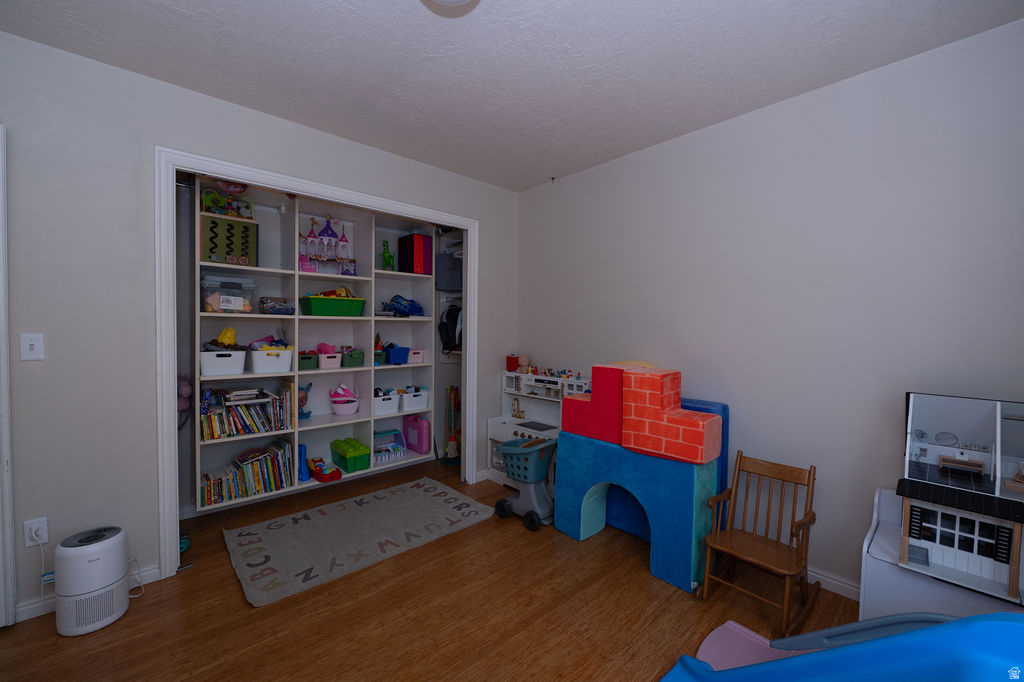 COUNTRY COTTAGES - Residential