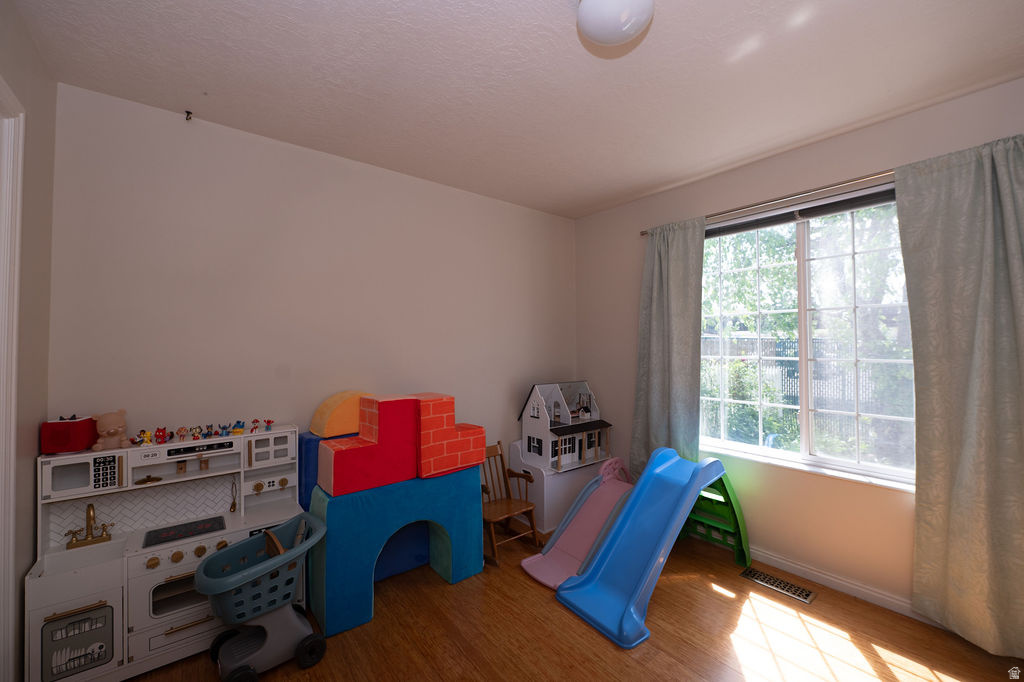 COUNTRY COTTAGES - Residential