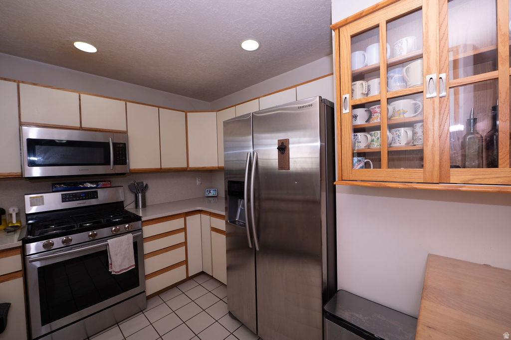 COUNTRY COTTAGES - Residential