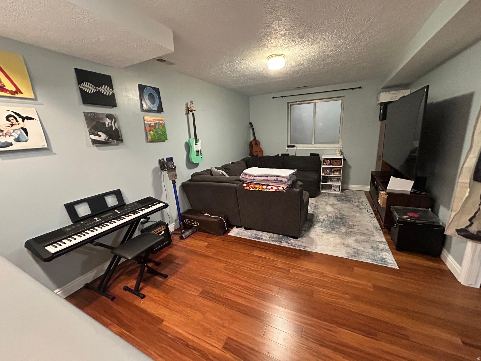 COUNTRY COTTAGES - Residential